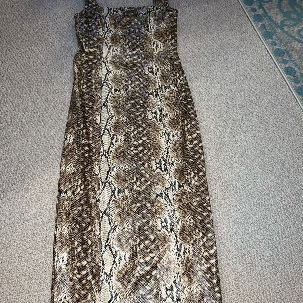 Dress - Picture 3 of 4